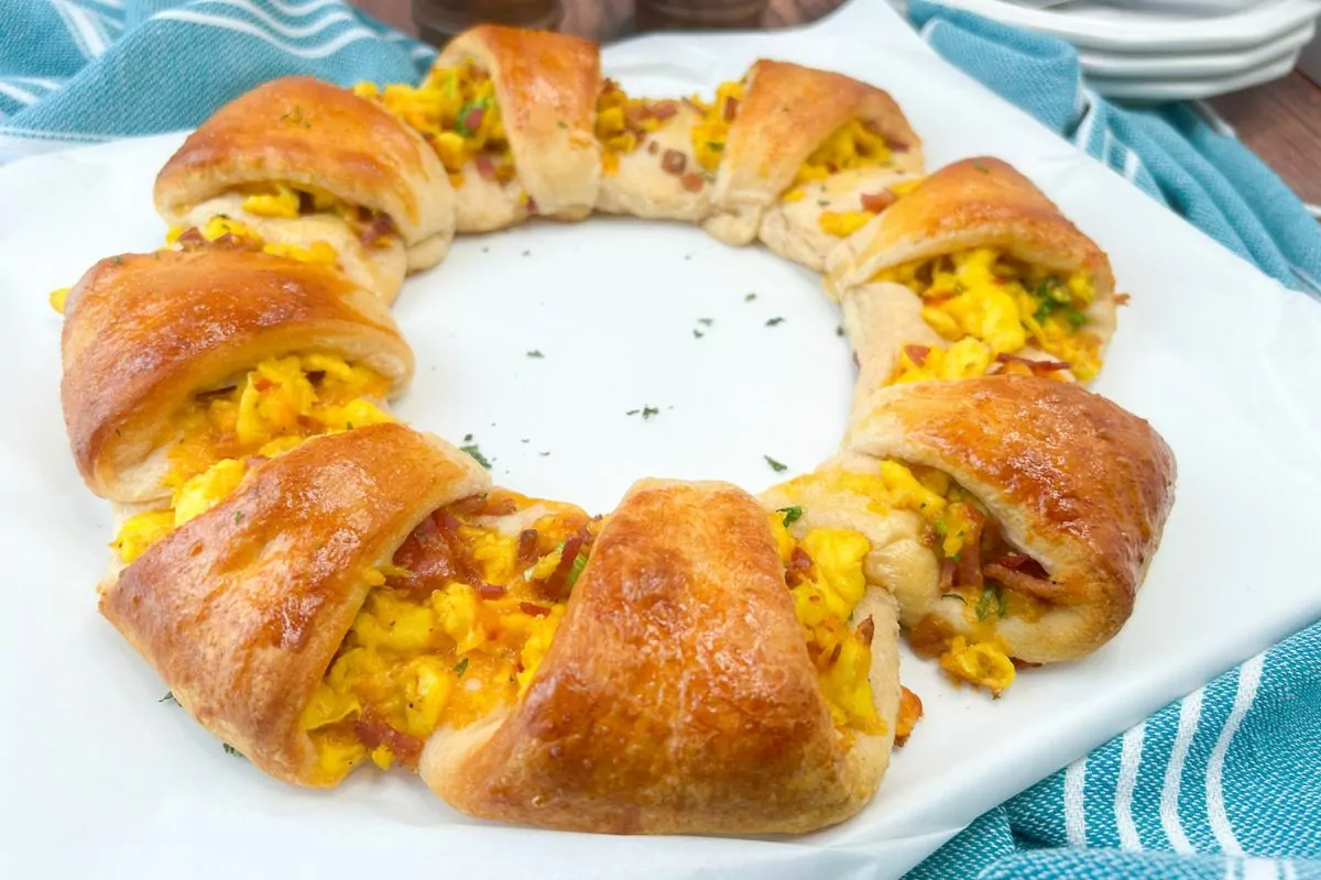 Crescent Roll Breakfast Wreath MSN.