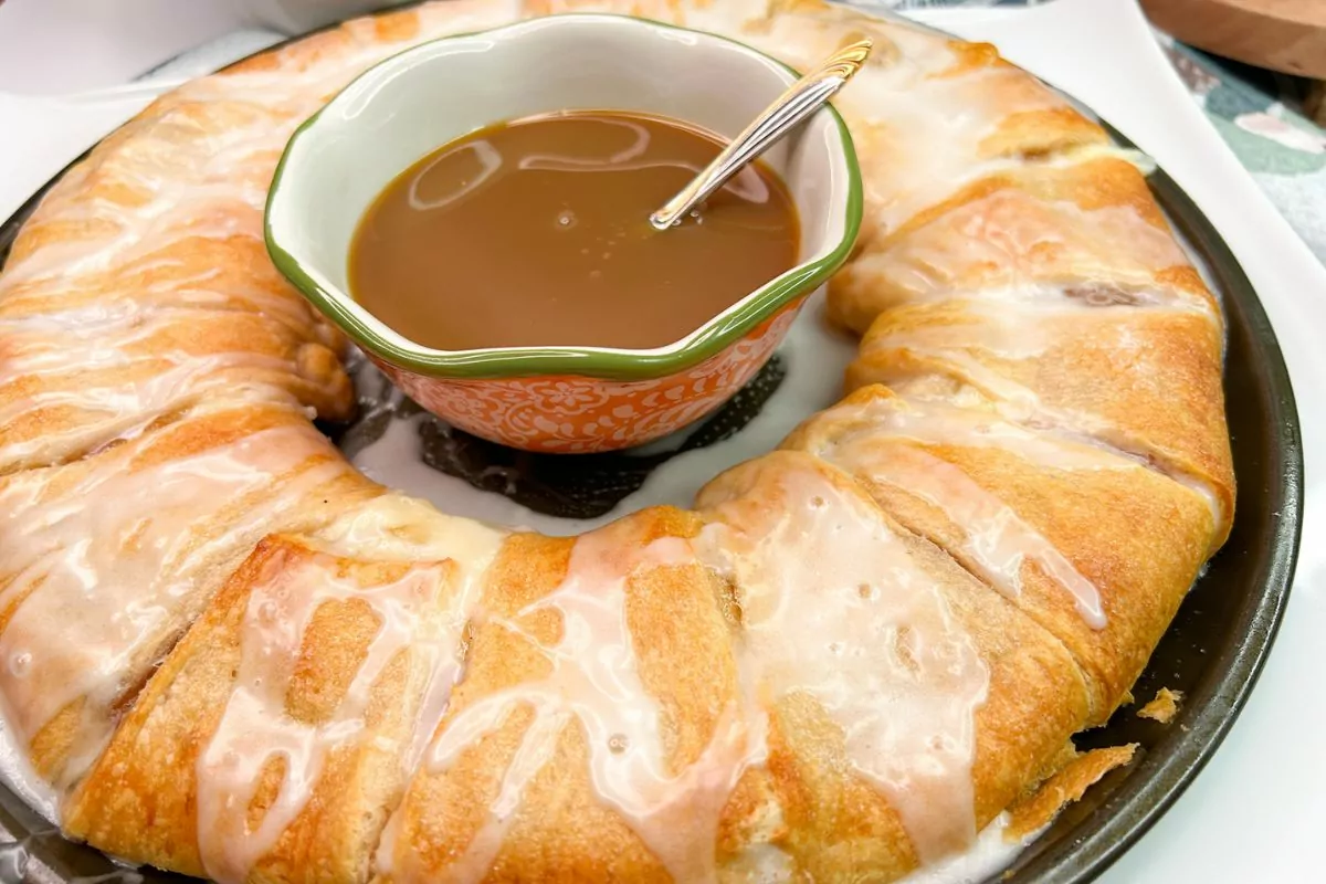 Crescent roll danish with apples MSN.