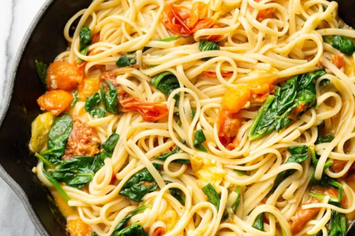 pasta in pan with tomato and spinach