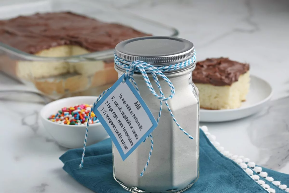 mason jar of homemade white cake mix with printable label.