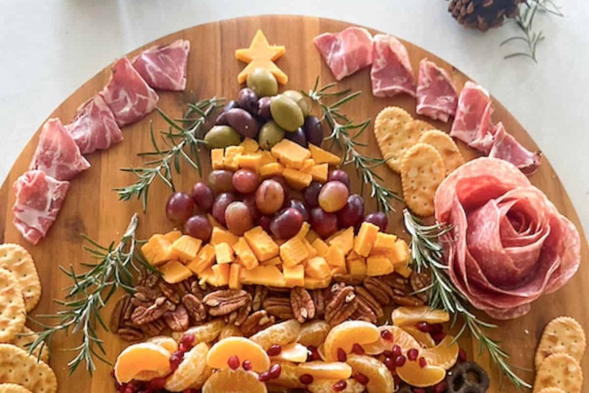 a christmas tree design charcuterie platter