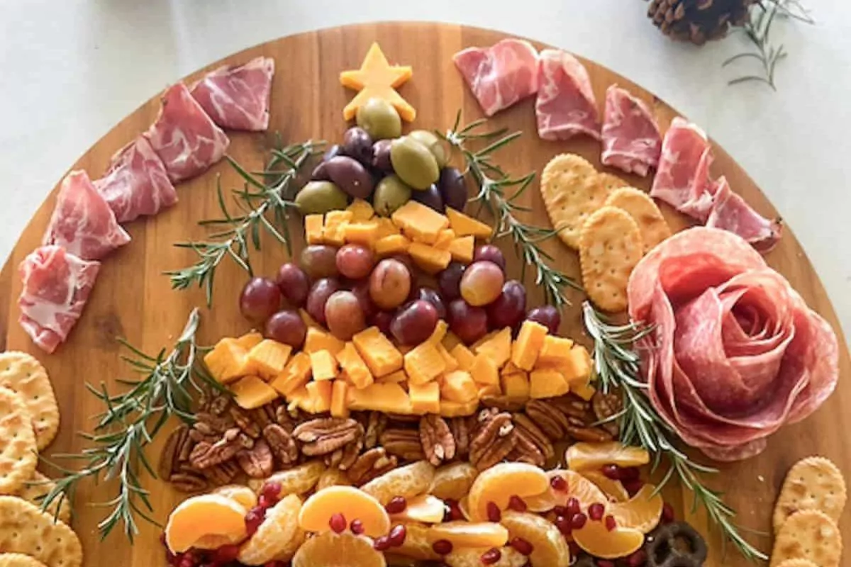 a christmas tree design charcuterie platter