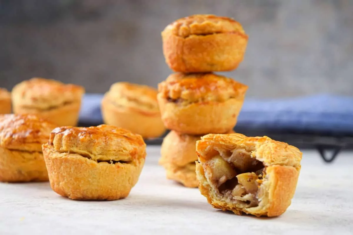 A few mini apple pies