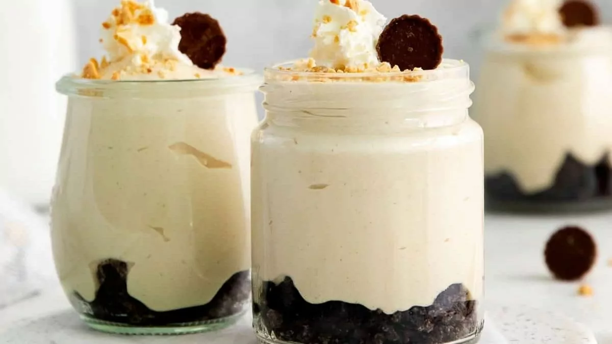 Jars of peanut butter mousse with cookie crumbs.