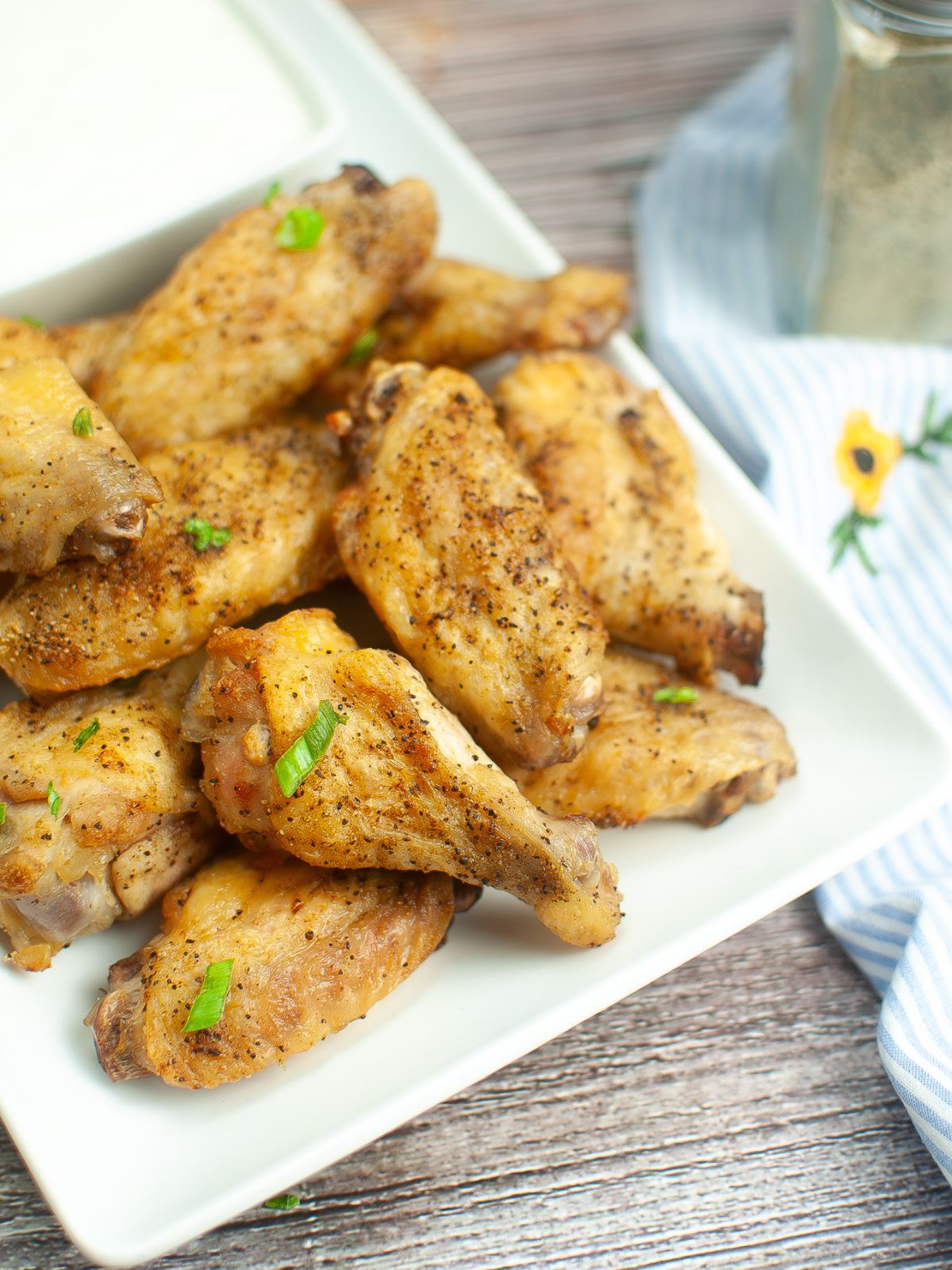 close up of cooked chicken wings