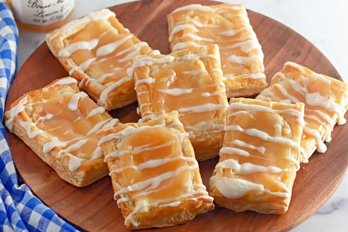 Lemon curd cream cheese puff pastry in a wooden plate