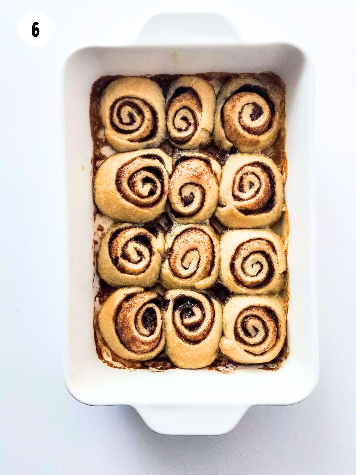 baked cinnamon rolls with no icing.