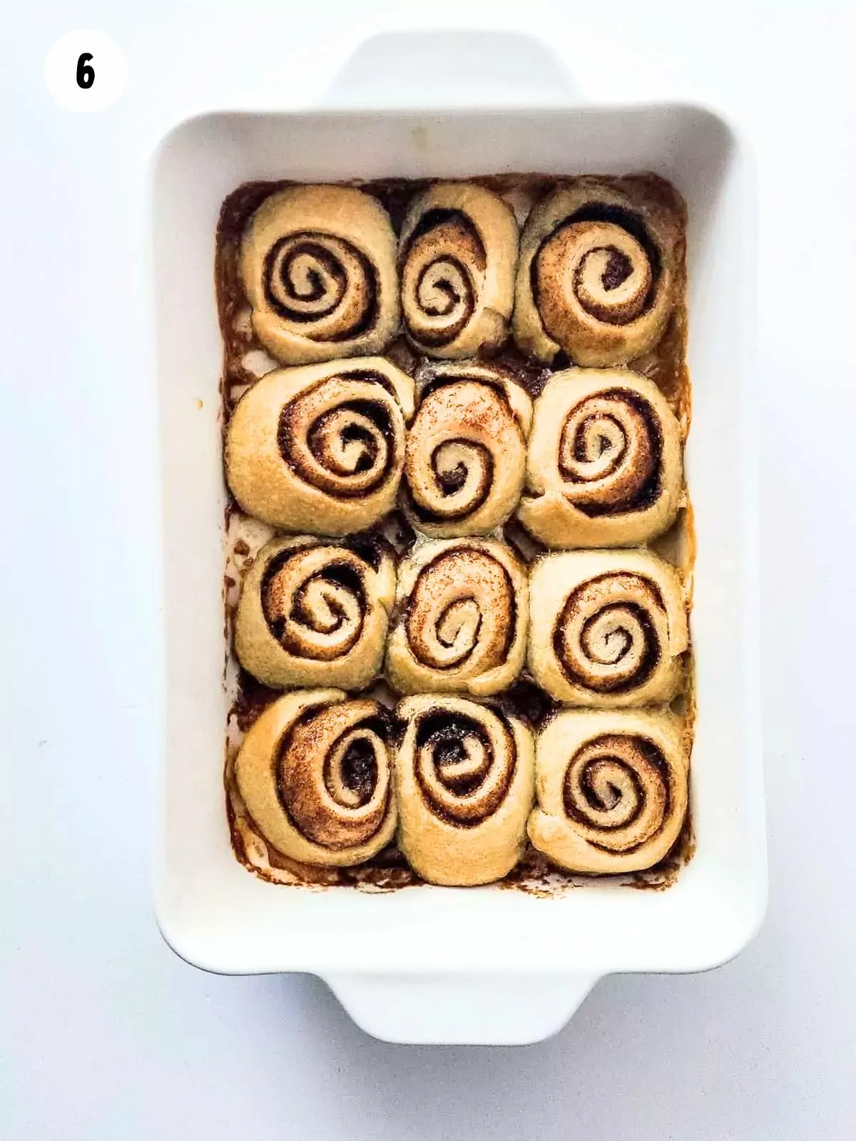 baked cinnamon rolls with no icing.