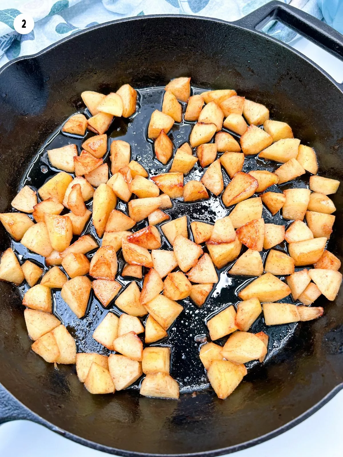 baked apples in skillet.