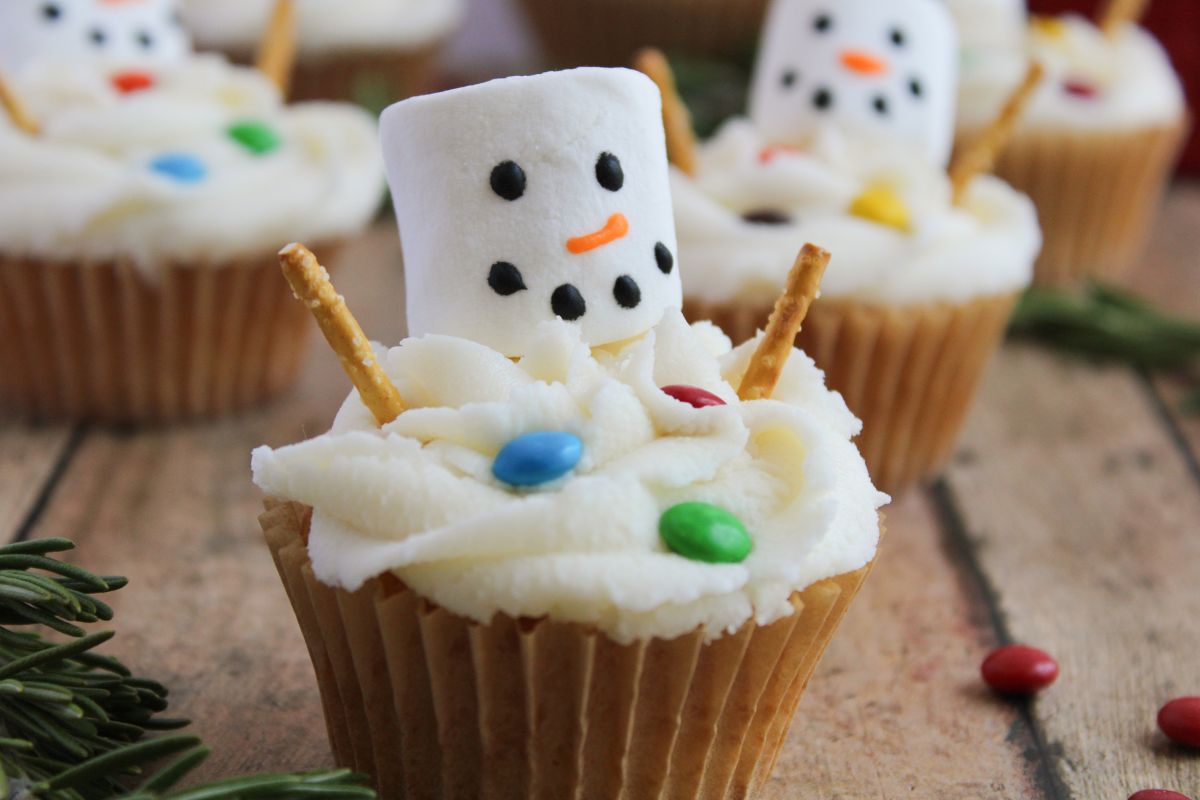 Melting Snowman Cupcakes with marshmallows, pretzel sticks, and M&M's