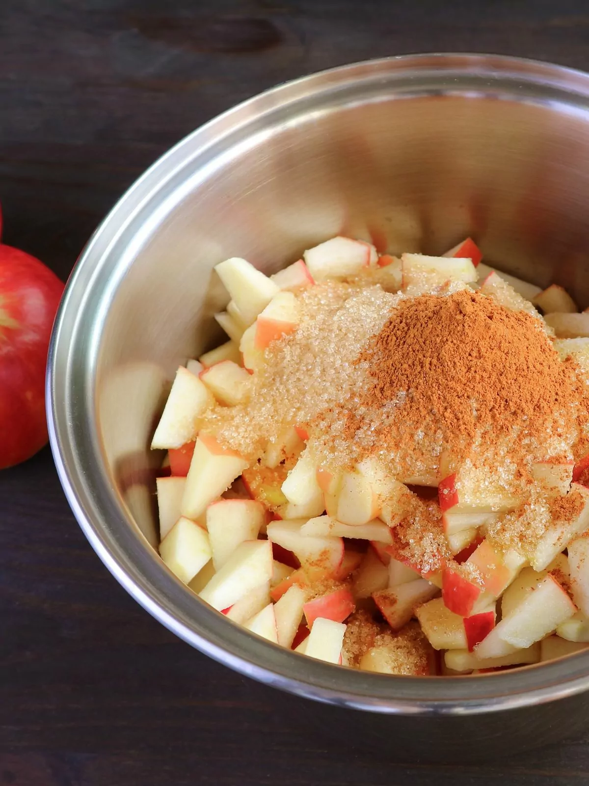 sliced apples with sugars in bowl.