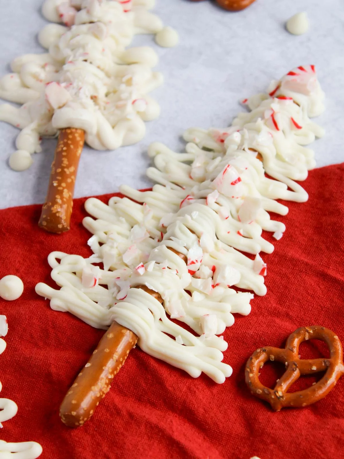 white chocolate and peppermint Christmas tree pretzel rod