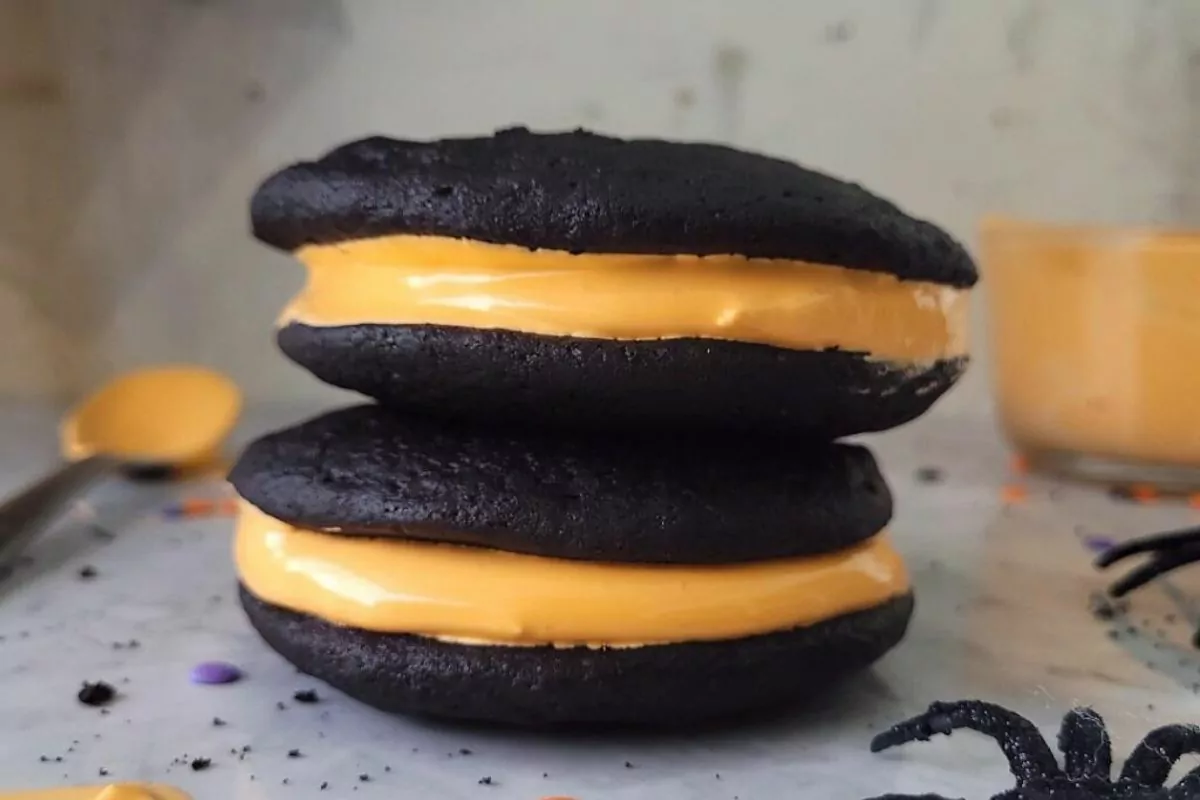 whoopie pies with orange filling.