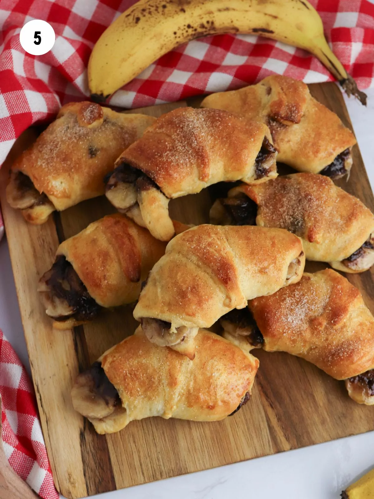 baked nutella banana crescents with cinnamon sugar topping