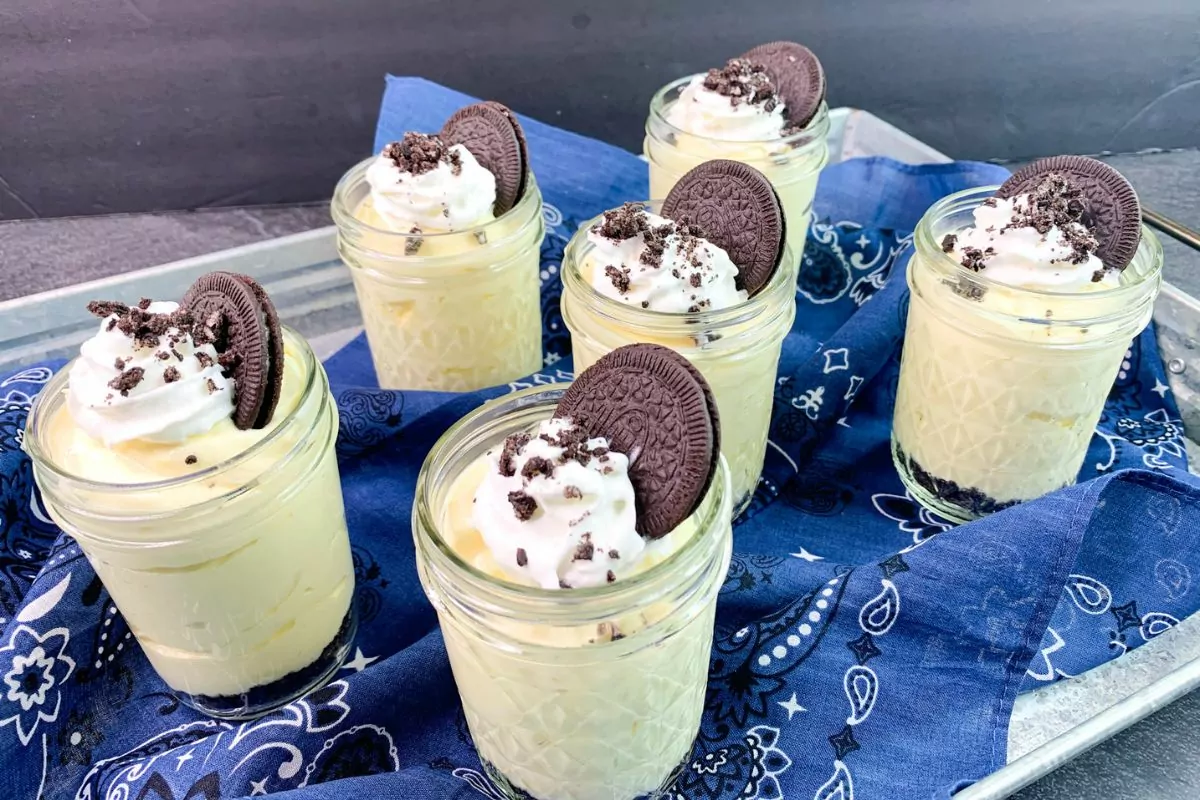 Oreo Pudding Cups with Oreo cookies as garnish.