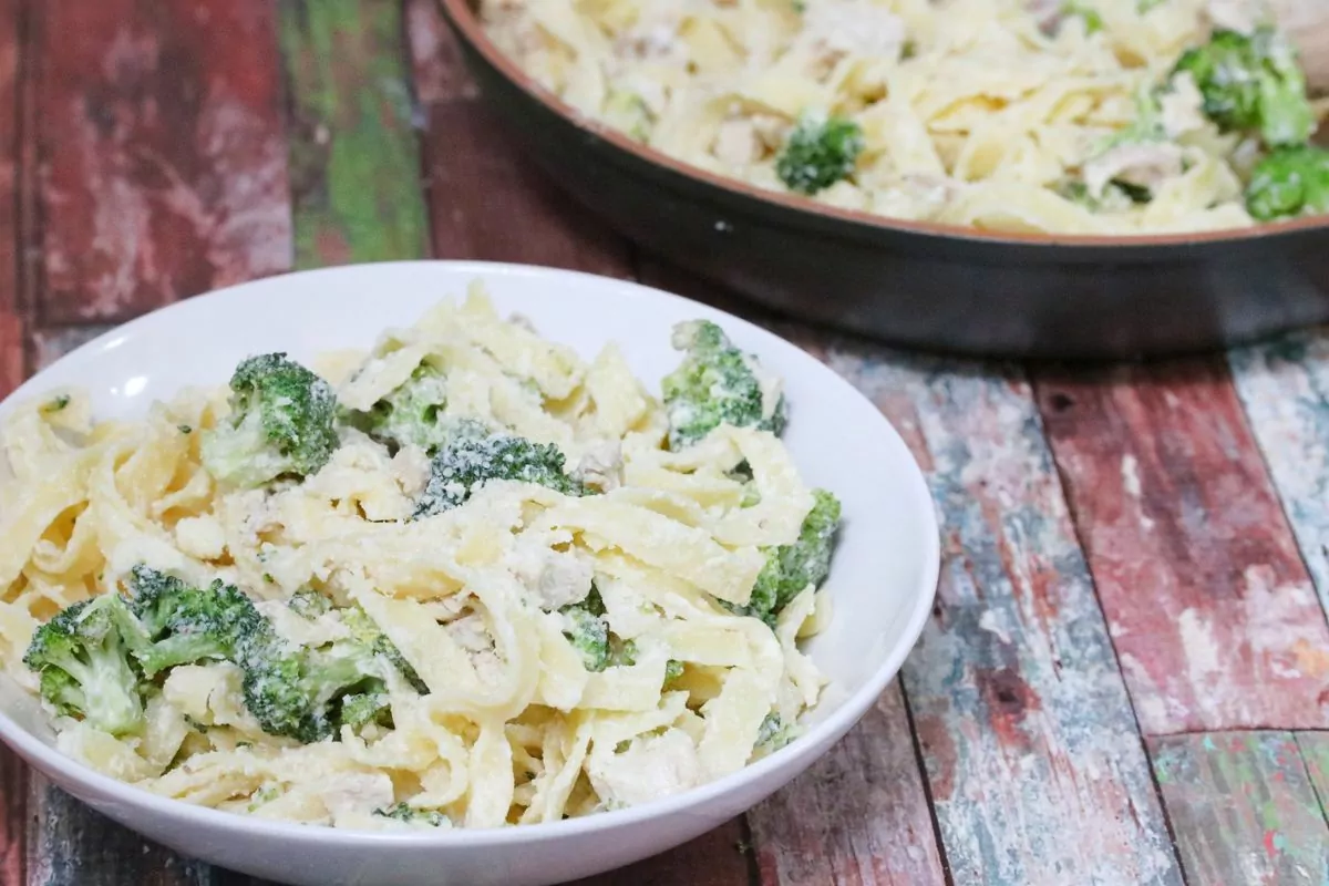 chicken with broccoli, noodles and Alfredo sauce. MSN.