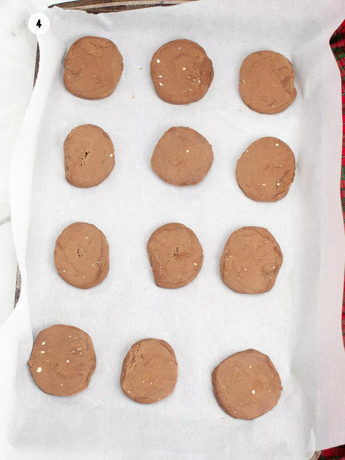 raw chocolate cookies on baking tray.