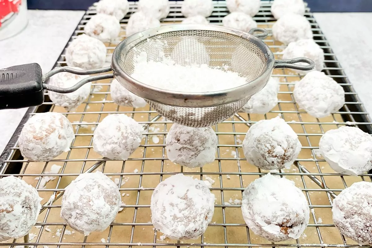 sugar free cookies with powdered sugar.