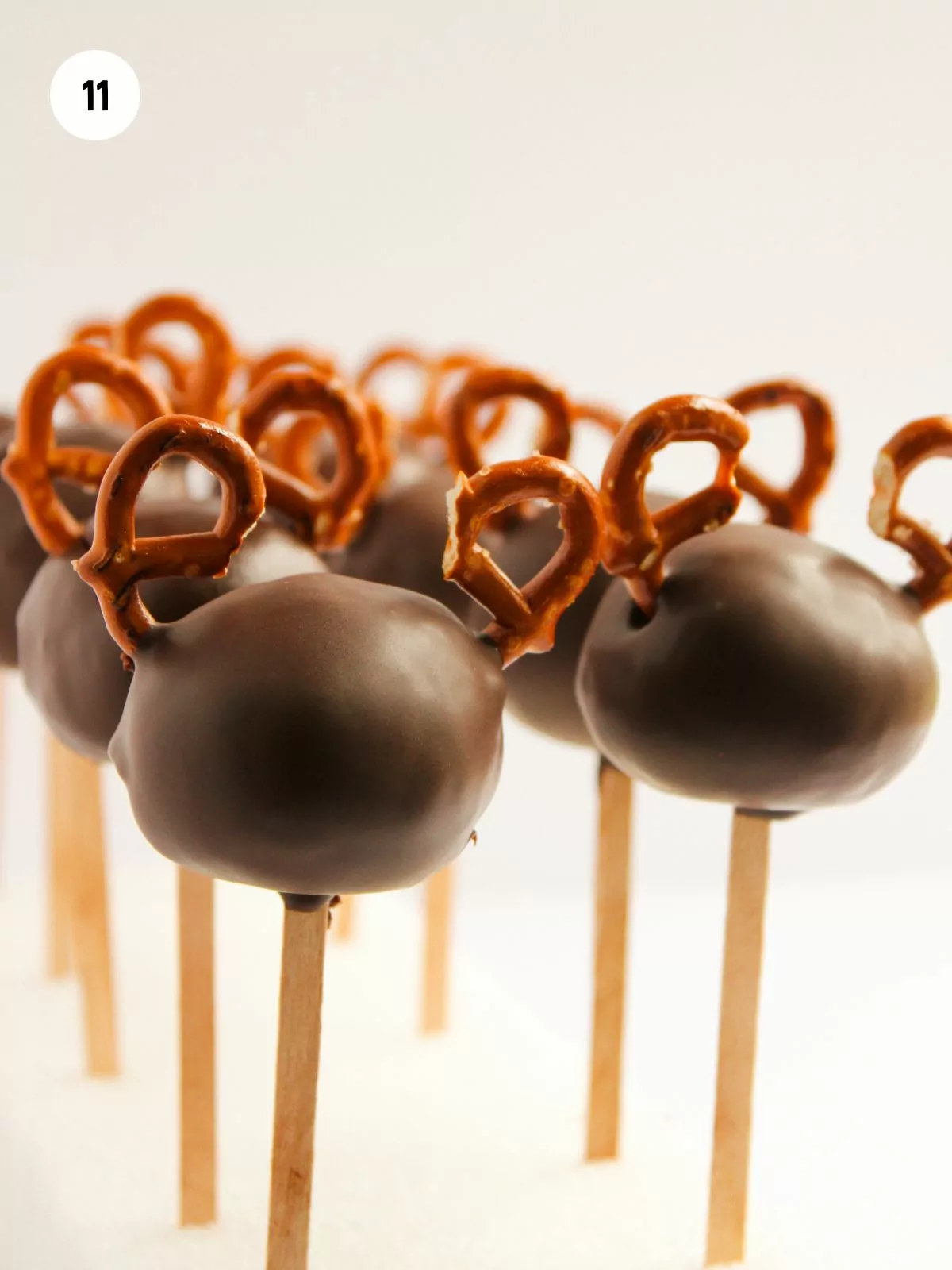 chocolate cake pops with pretzel antlers