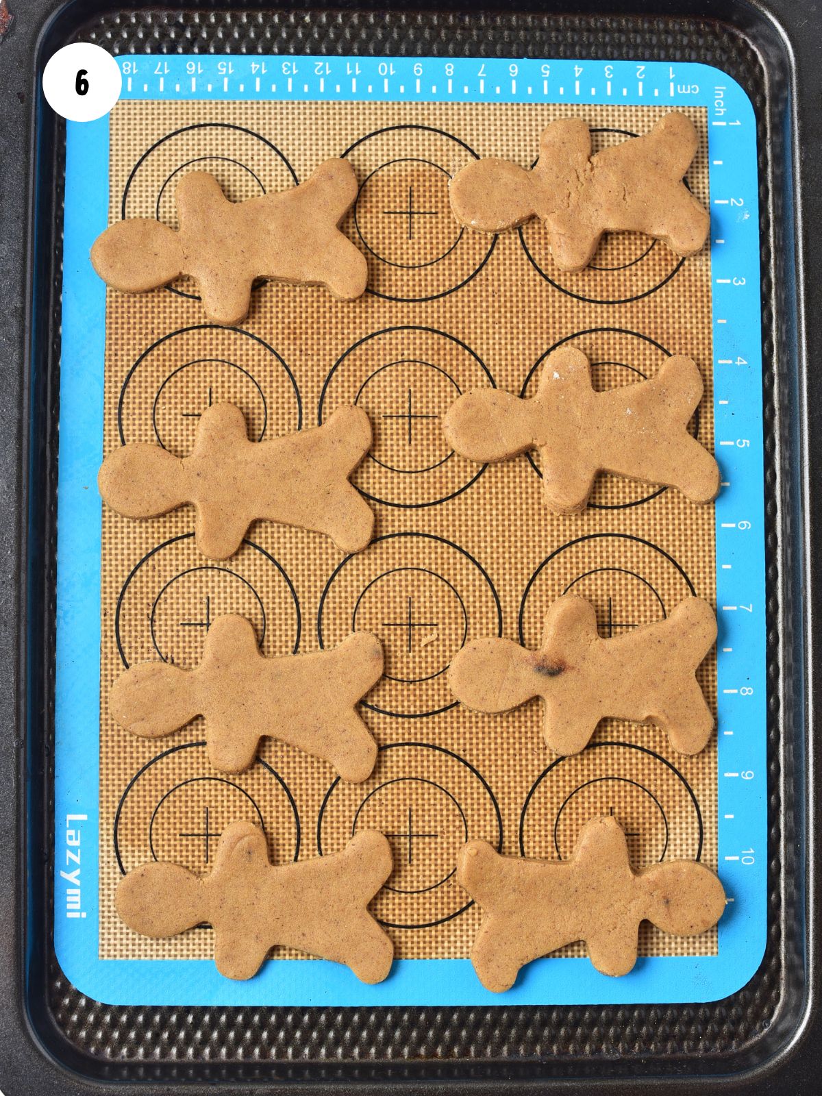 gingerbread men on baking sheet