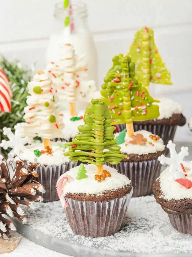 Chocolate Christmas Cupcakes with Christmas Trees Story