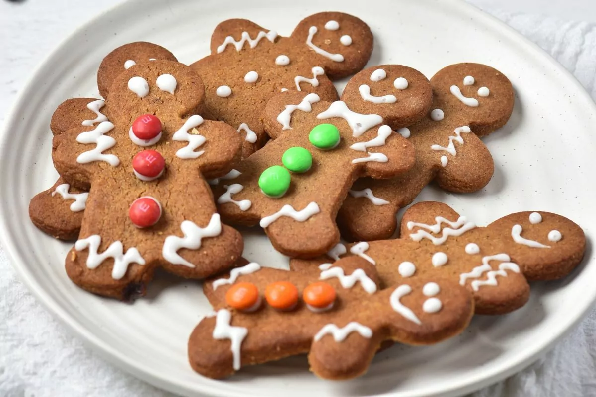 close up of gingerbread men cookies