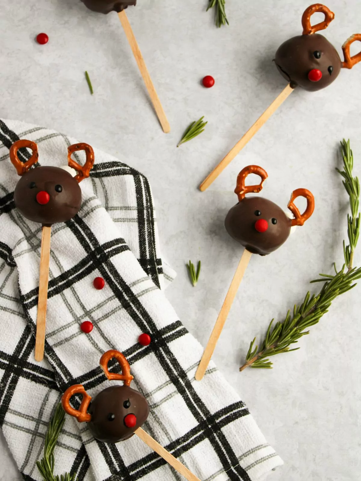 reindeer cake pops