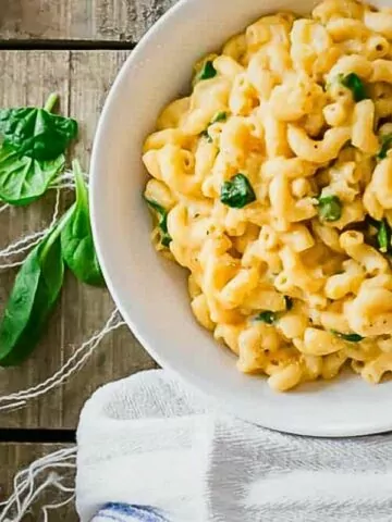 creamy mac and cheese side dish.