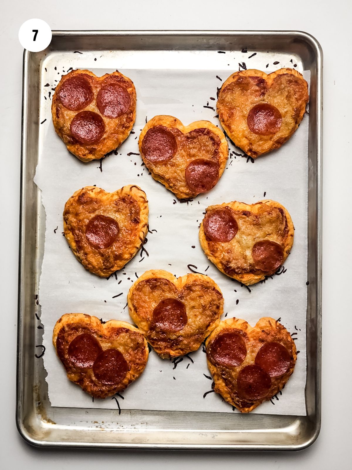 baked mini heart pizzas