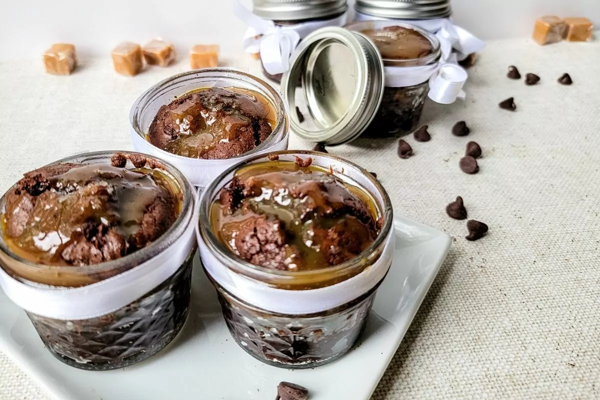 Brownies in Mason jars topped with salted caramel