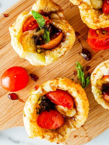 Caprese Puff Pastry Bites