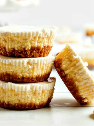 Nilla Wafer Cheesecake Cupcakes FEATURED.