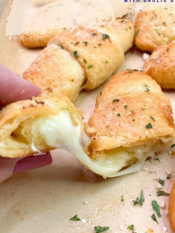 Pillsbury Crescent Rolls w/Chees-Cover image.