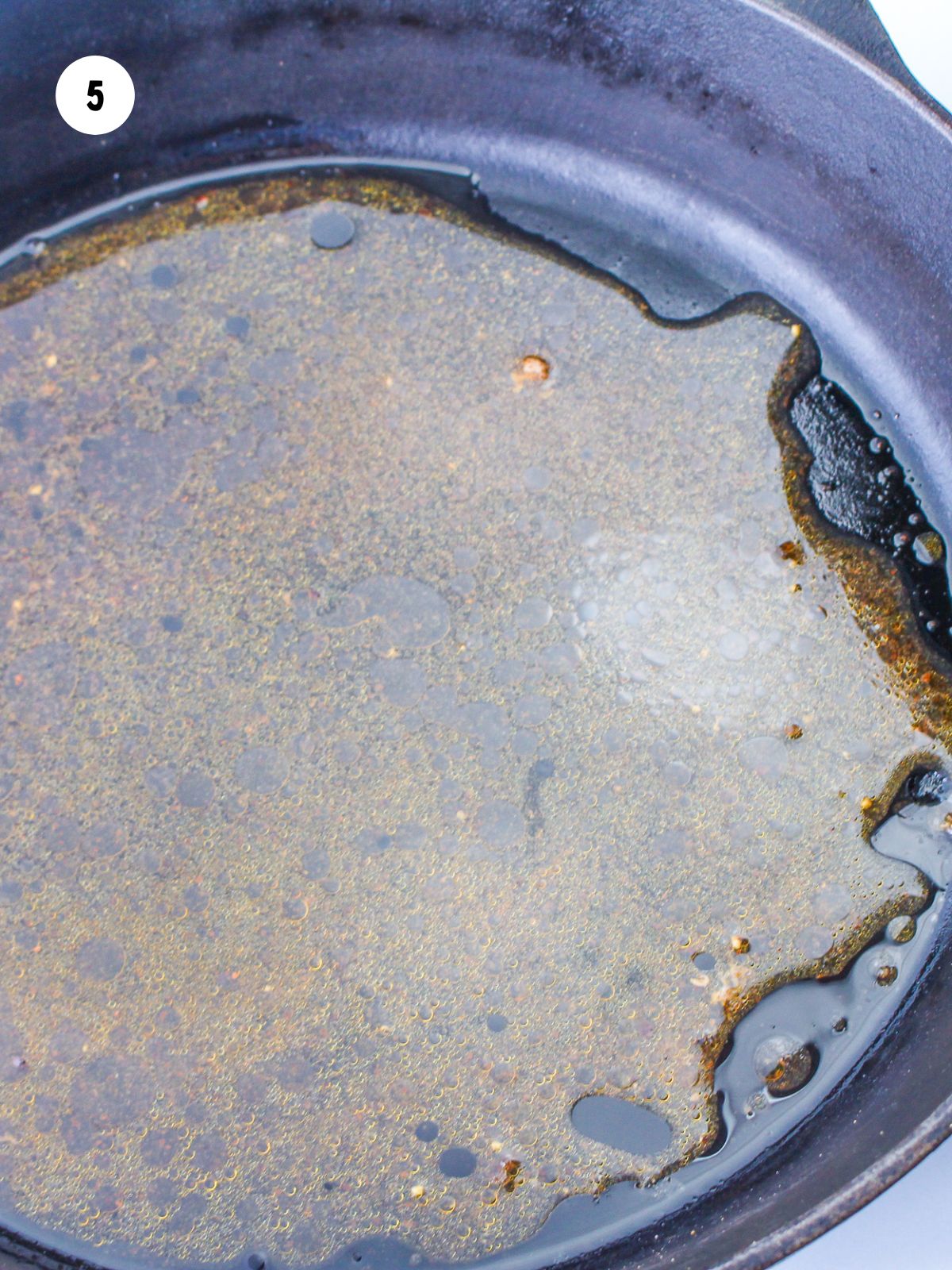 red wine vinegar deglazing cast iron pan