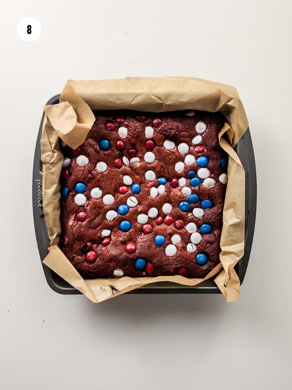 pan of baked brownies