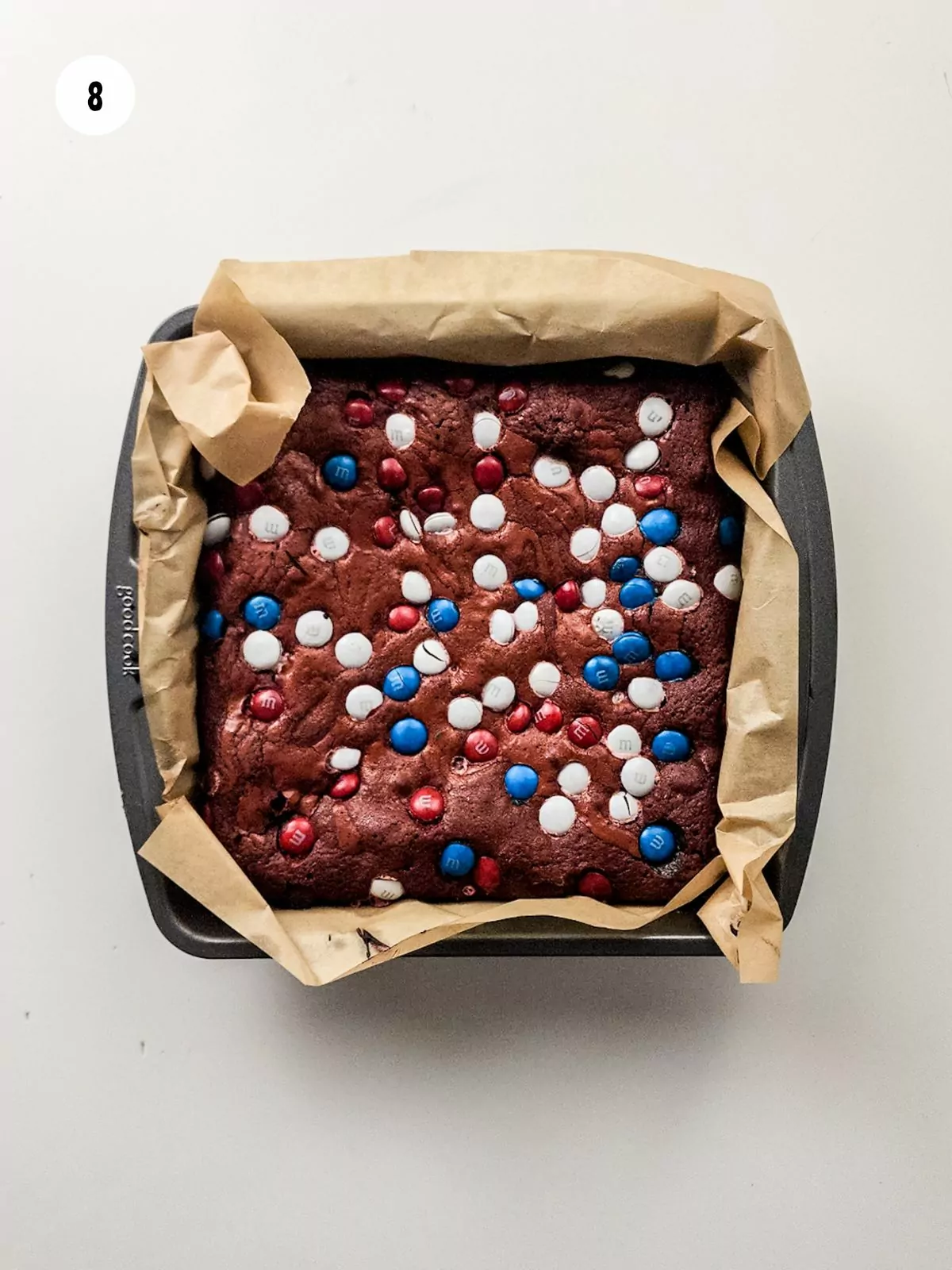 pan of baked brownies
