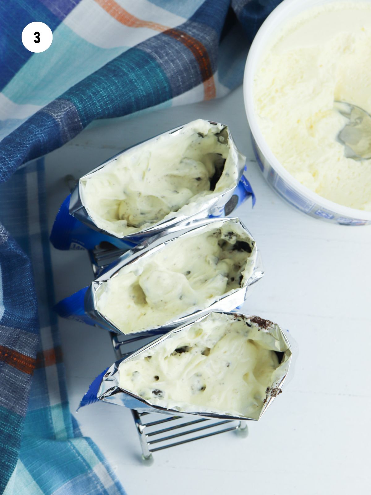 cheesecake filling smooth out over the crush oreos