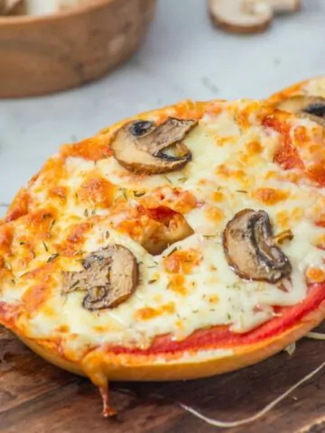 Air Fryer Pizza Bagels with mushrooms.