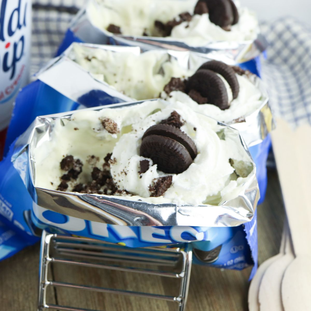Walking Oreo Dessert in the mini oreo bags