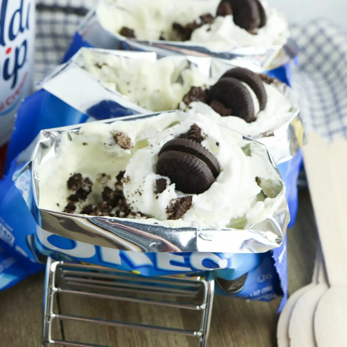 Walking Oreo Dessert in the mini oreo bags