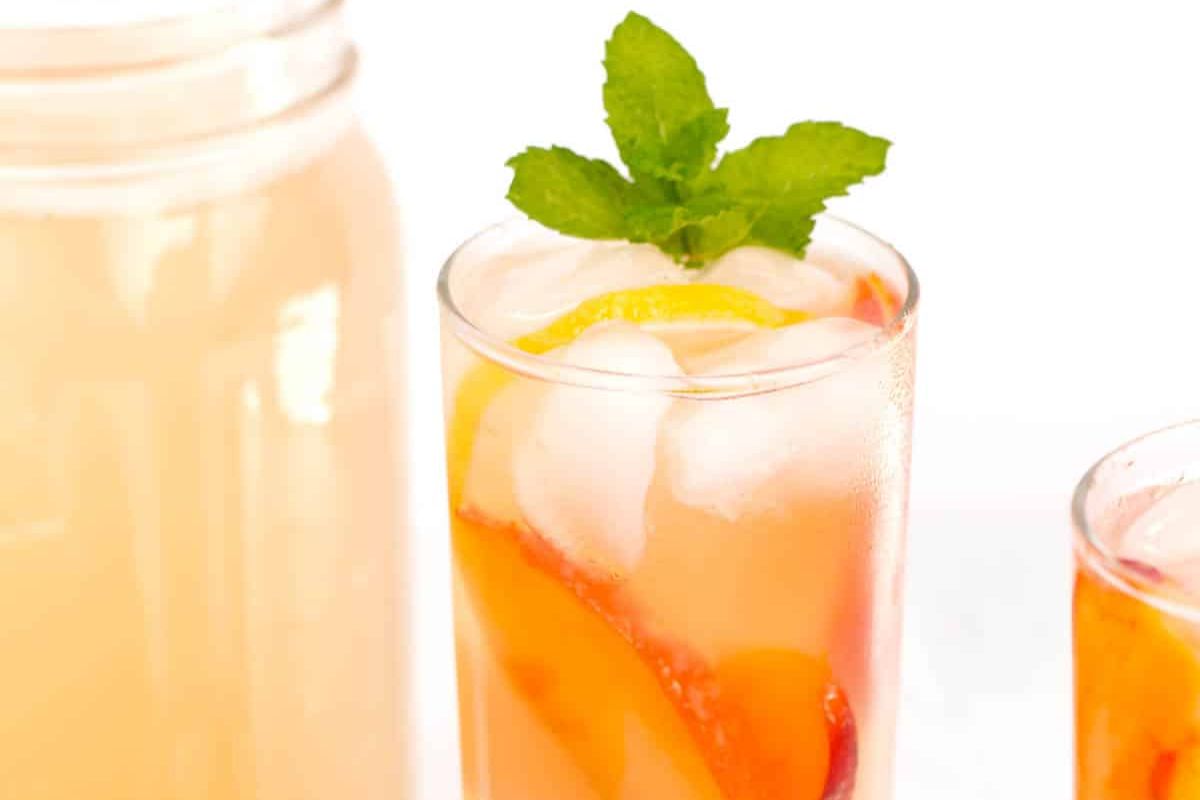 glass of peach lemonade