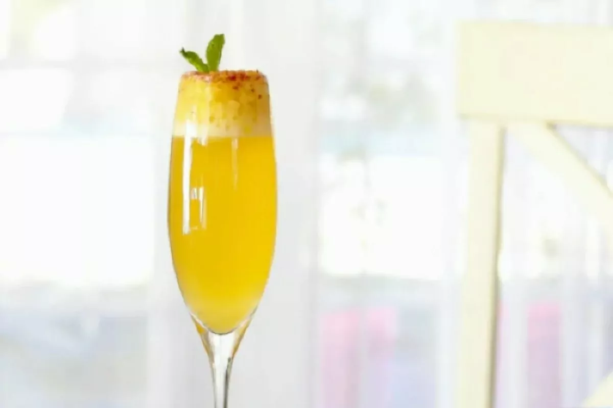 glass of Sparkling Peach Bellini Mocktail