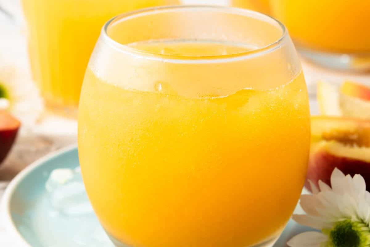 glass Sparkling Peach Lemonade