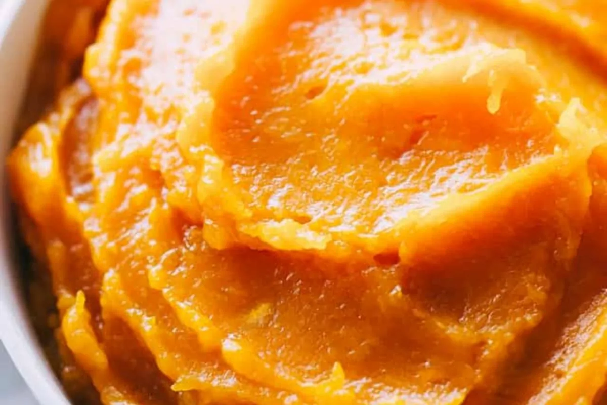 bowl of Pumpkin Puree