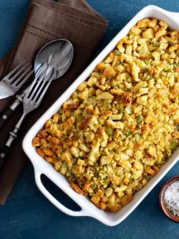 Herbed bread stuffing with celery, side dish recipe