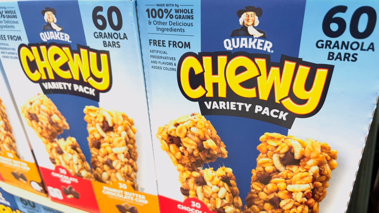 Quaker brand of Chewy snack granola bars, pack of 60