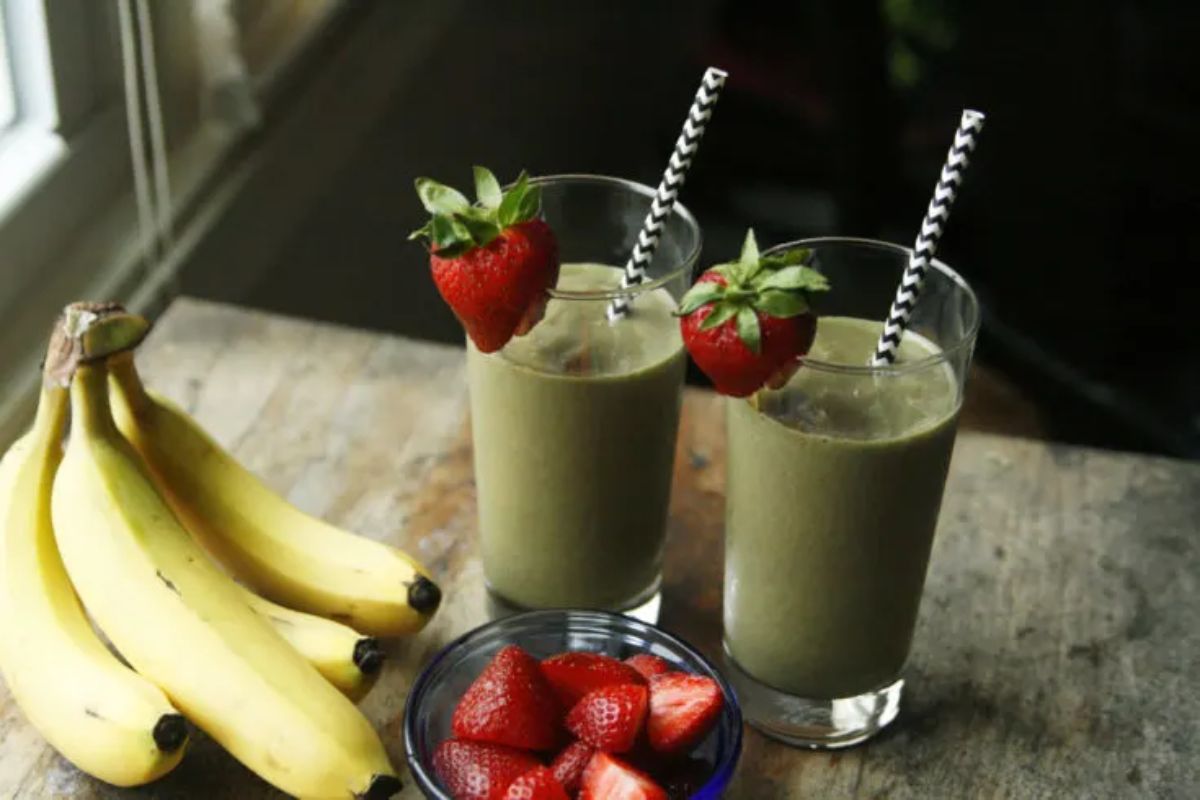 Strawberry-Banana Green Smoothie