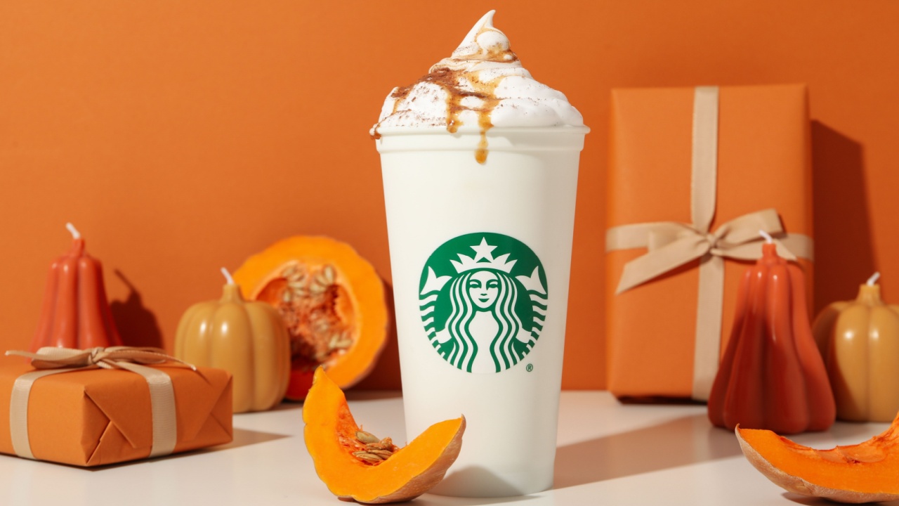 Ukraine, Kyiv, 24082023_ A cup of Starbucks coffee with a logo, with a pumpkin.