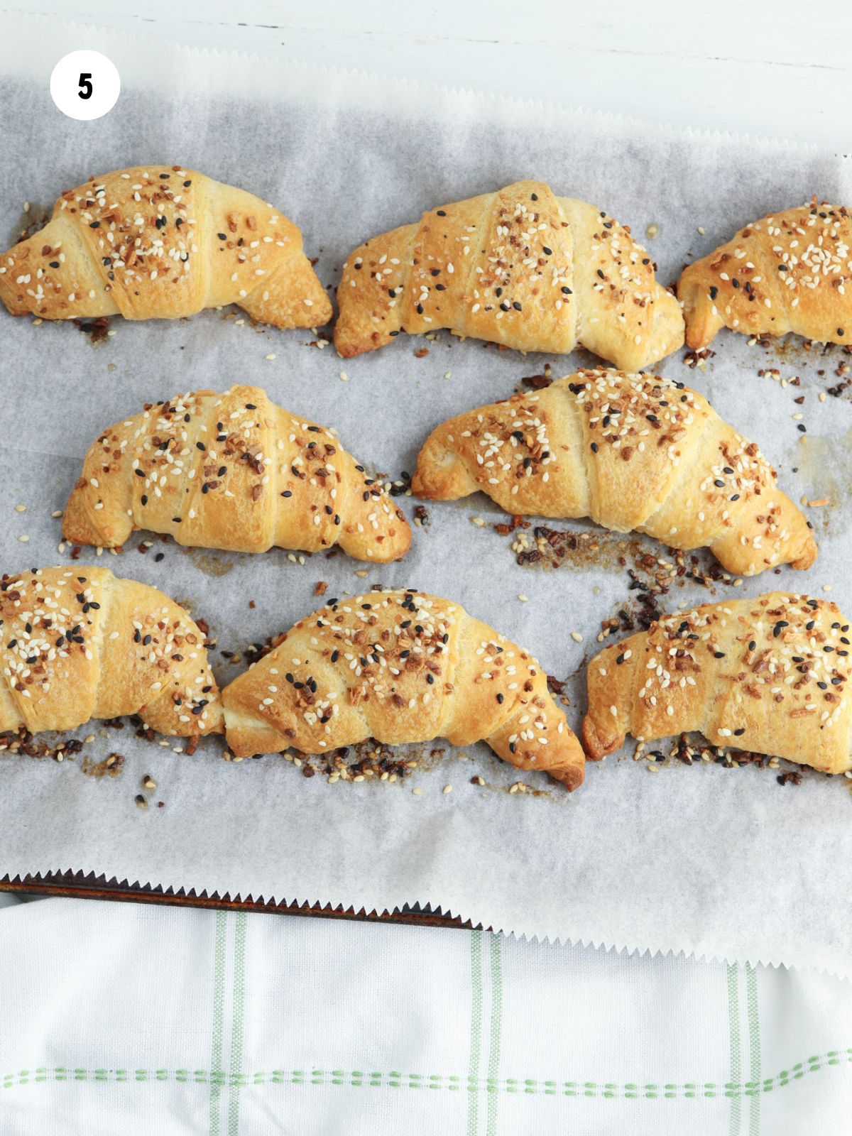 Baked rolls with everything seasoning on top.