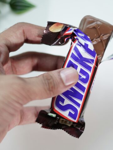 snickers chocolate bar